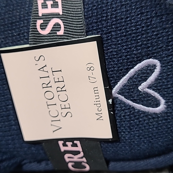 VICTORIA SECRET 2017 EMBROIDERED KNIT POM-POM SLIPPERS - Picture 2 of 10